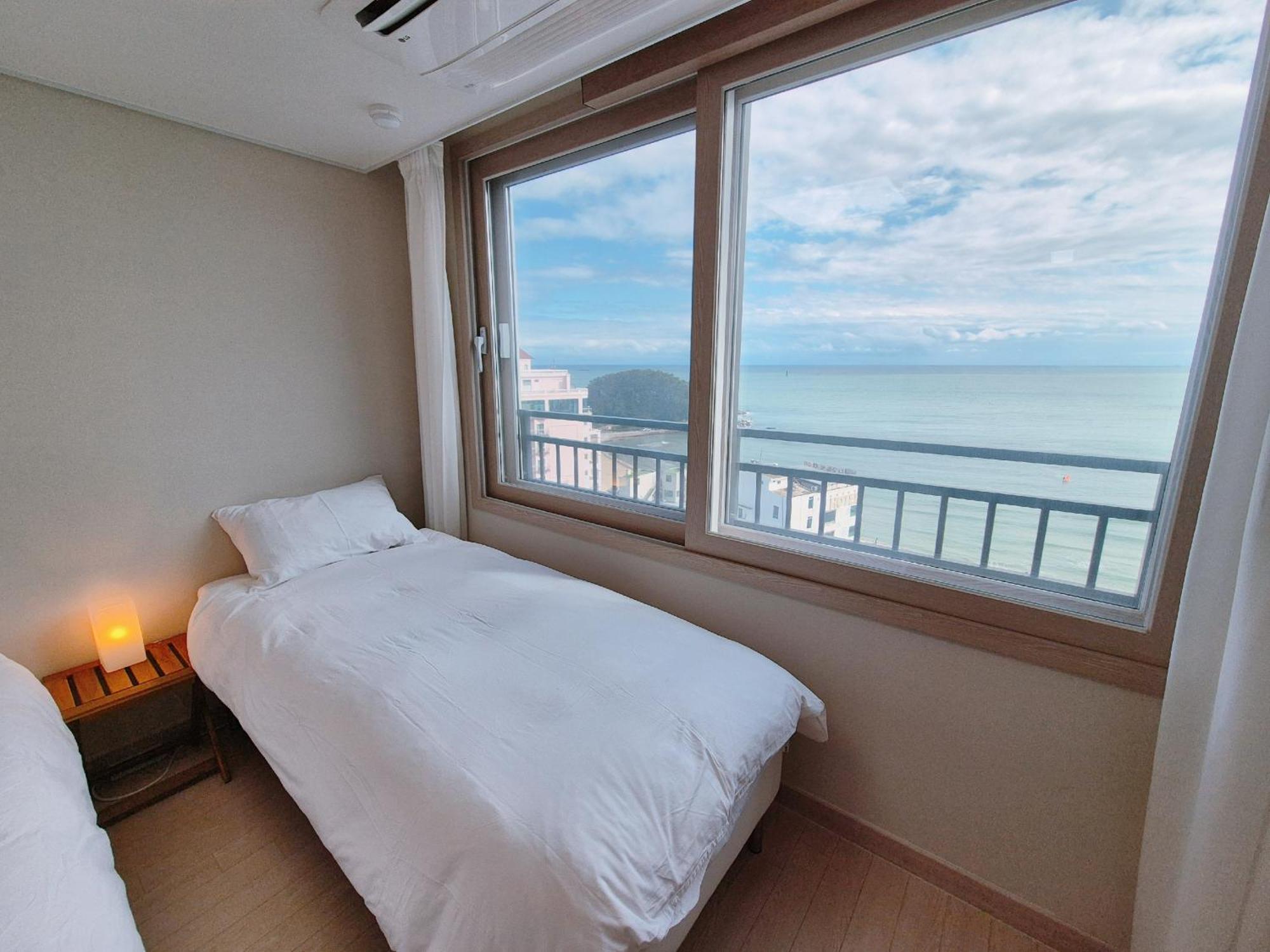 Hotel The First Ocean Songjeong Busan Esterno foto