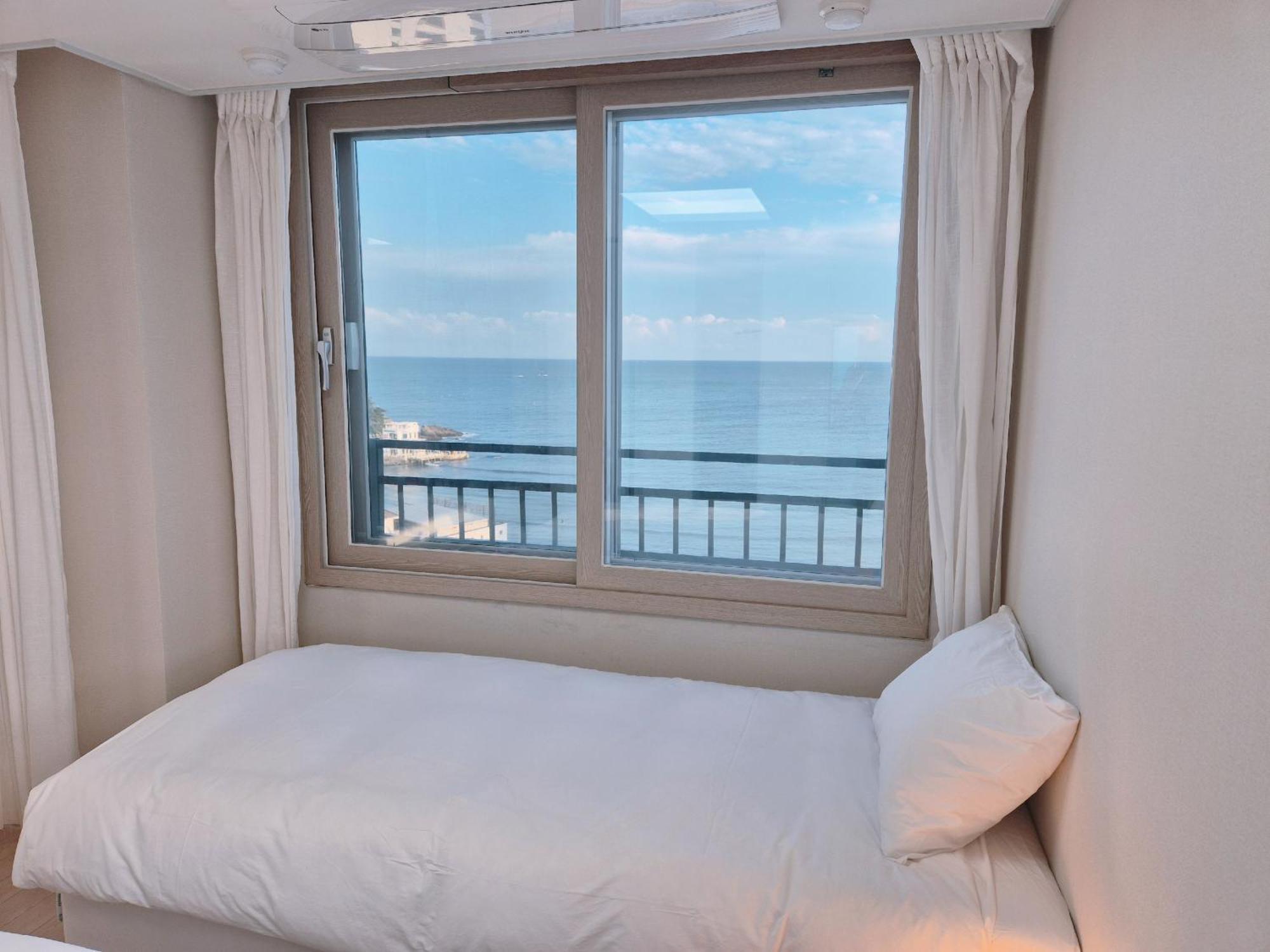 Hotel The First Ocean Songjeong Busan Esterno foto